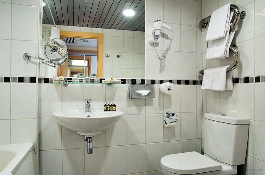 Riga Islande Hotel With Free Parking Exterior foto