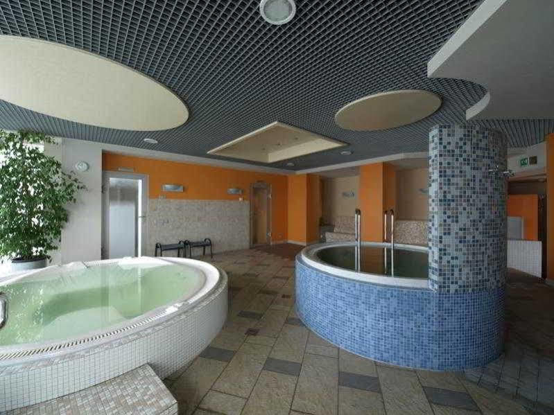 Riga Islande Hotel With Free Parking Exterior foto