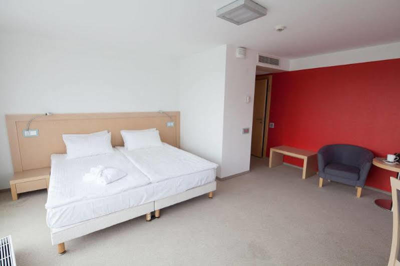 Riga Islande Hotel With Free Parking Exterior foto